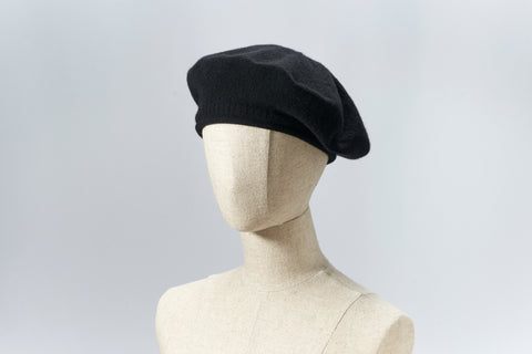 Wool cashmere knit beret by HIRATA Atelier